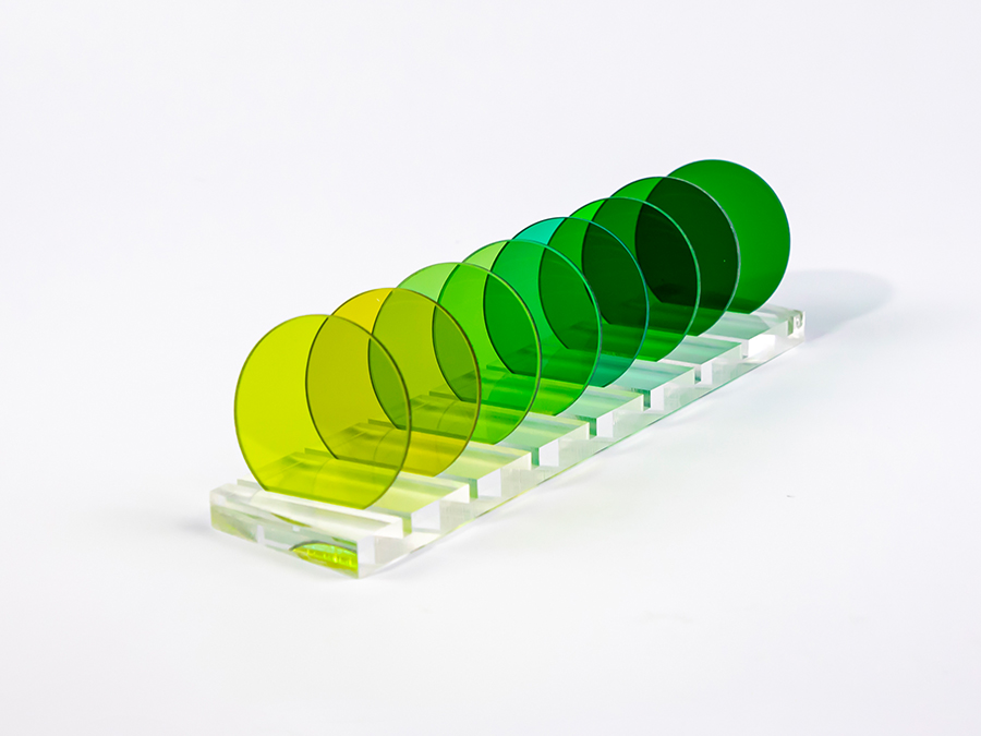 What requirements does optical glass need to meet to be considered qualified